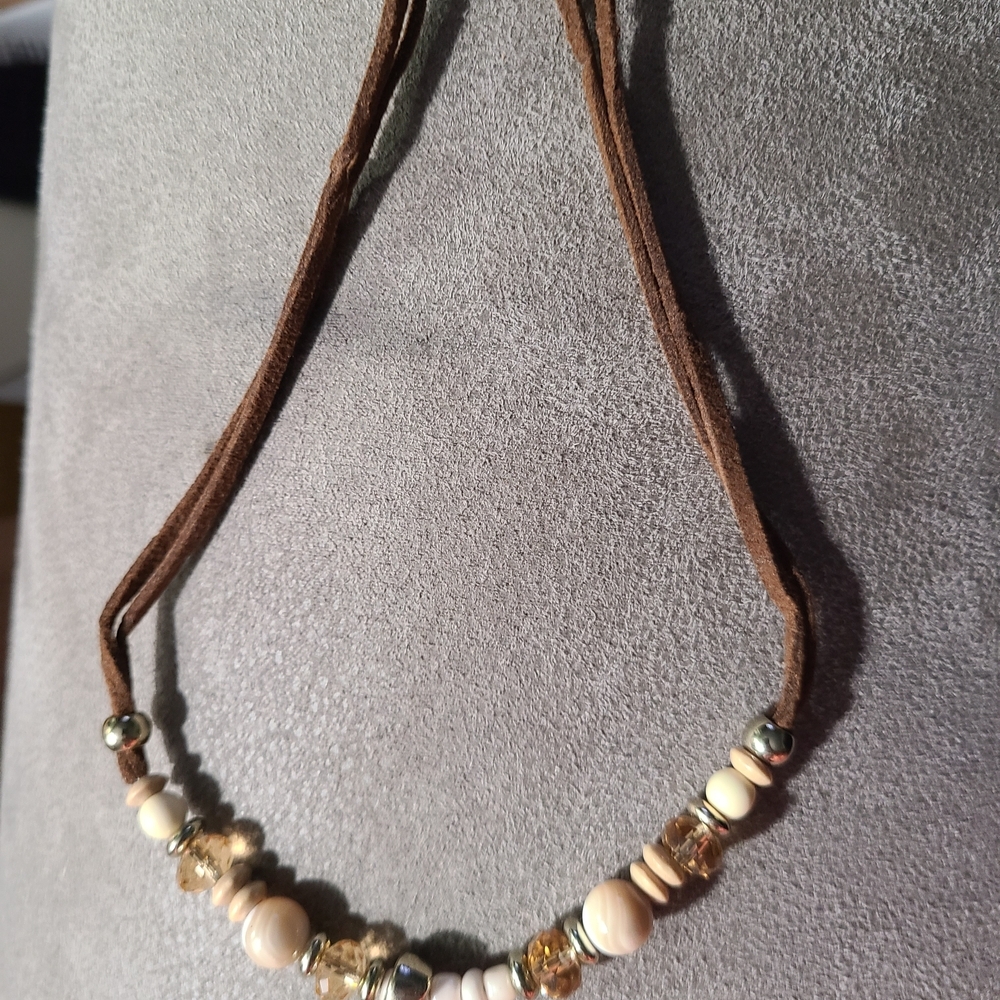 Chic Brown Faux Suede Mother Pearl Cream Western‎ Beaded Pendant Necklace - Picture 5 of 5